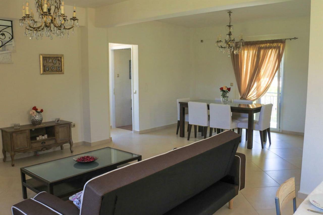 Maison Fleurs Diakopto Dış mekan fotoğraf