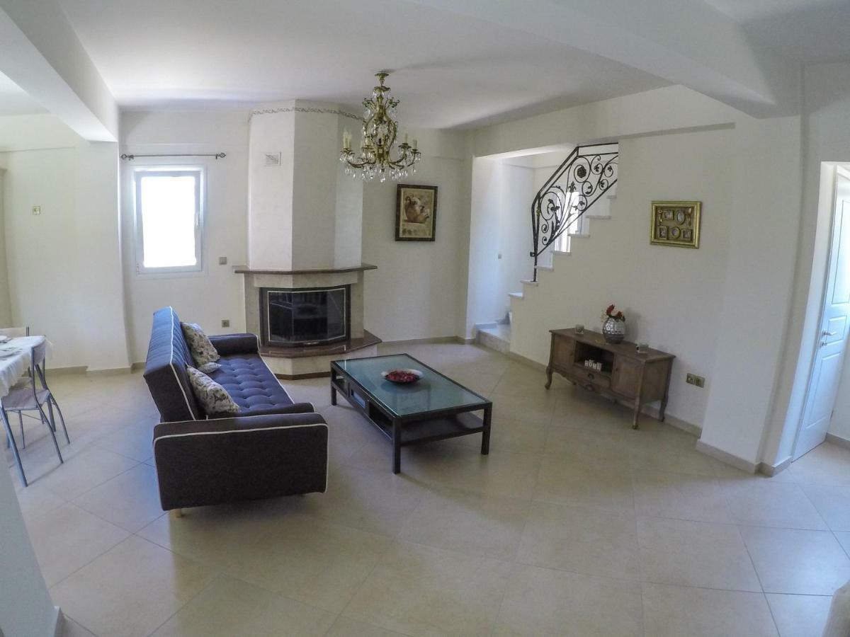 Maison Fleurs Diakopto Dış mekan fotoğraf