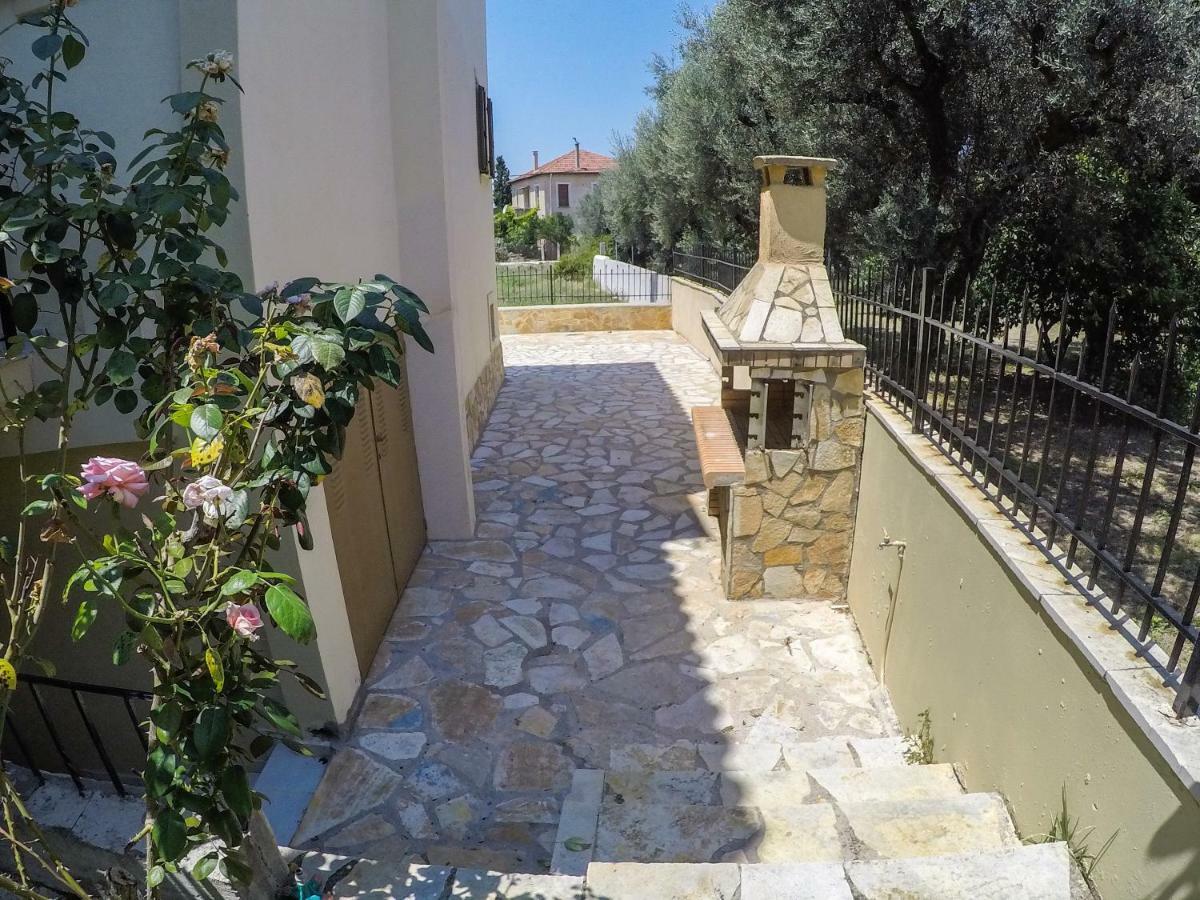 Maison Fleurs Diakopto Dış mekan fotoğraf