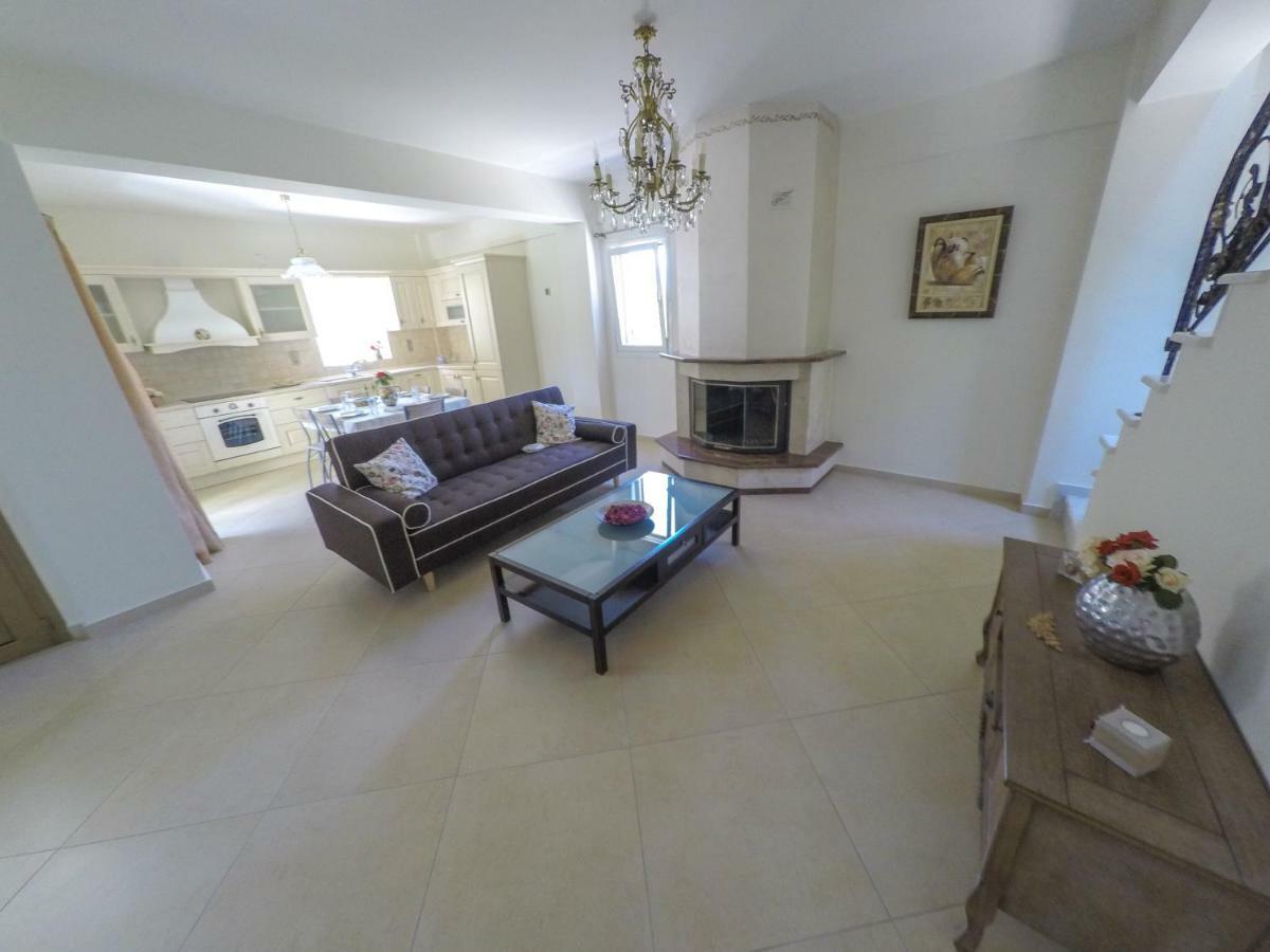 Maison Fleurs Diakopto Dış mekan fotoğraf