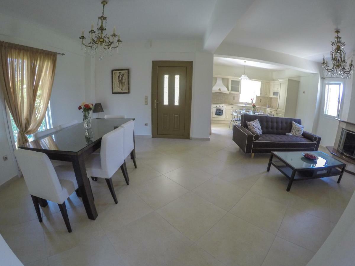 Maison Fleurs Diakopto Dış mekan fotoğraf